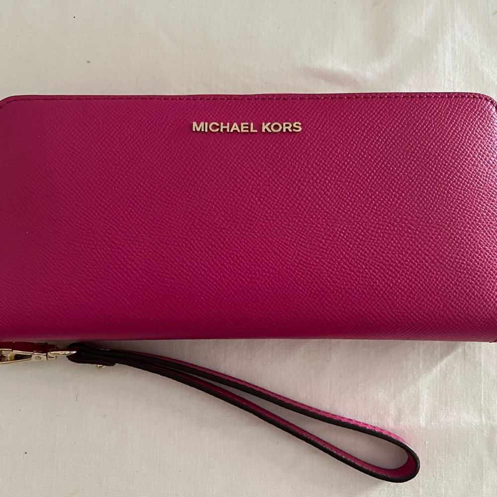 Michael Kors Leather Continental Wristlet - Pink